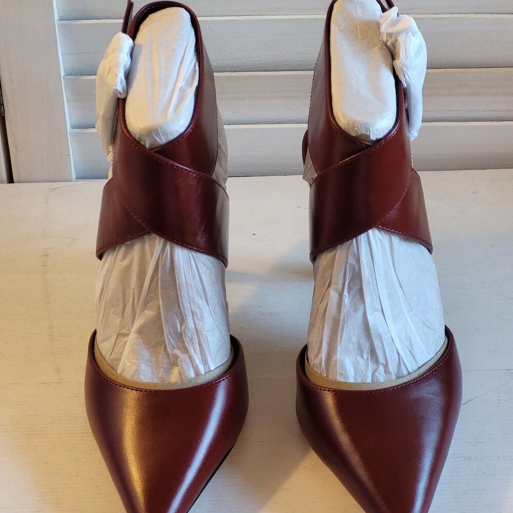 $59 NWT (8) Vince Camuto Leather Buckle Pump - Picture 5 of 12